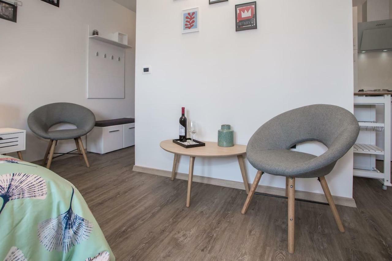 Caprice Studio Apartment Porec Exterior photo